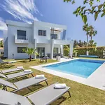 Vivi Homes -villa Ruby Pool, Garden, Golf & Villa Sitio de Calahonda