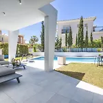 Vivi Homes -villa Ruby Pool, Garden, Golf & Sitio de Calahonda
