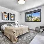 Vivi Homes -villa Ruby Pool, Garden, Golf & * Sitio de Calahonda