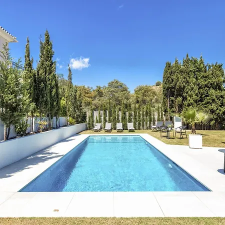Vivi Homes -villa Ruby Pool, Garden, Golf & Sitio de Calahonda
