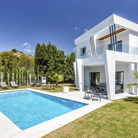Vivi Homes -villa Ruby Pool, Garden, Golf & Villa Sitio de Calahonda