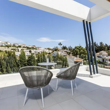 Vivi Homes -villa Ruby Pool, Garden, Golf & Sitio de Calahonda