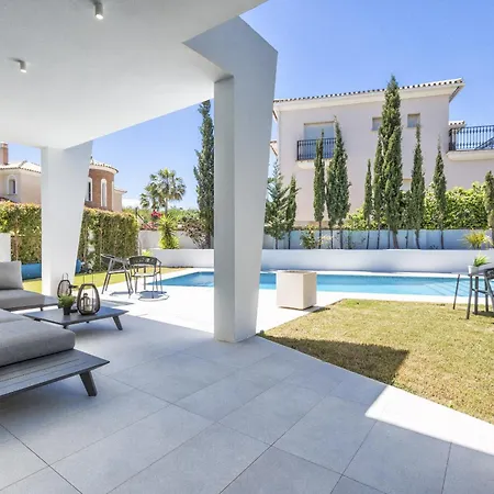 Vivi Homes -villa Ruby Pool, Garden, Golf & Sitio de Calahonda