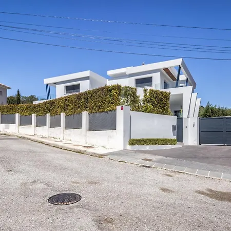 Vivi Homes -villa Ruby Pool, Garden, Golf & Villa Sitio de Calahonda