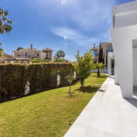 Vivi Homes -villa Ruby Pool, Garden, Golf & Sitio de Calahonda